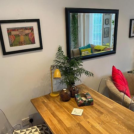 True Colours Apartment In Central Location 班戈北爱尔兰 外观 照片