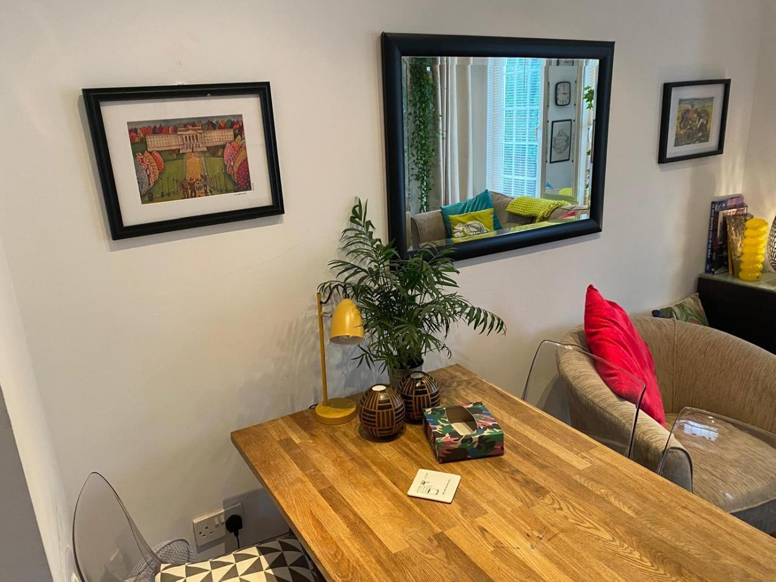 True Colours Apartment In Central Location 班戈北爱尔兰 外观 照片