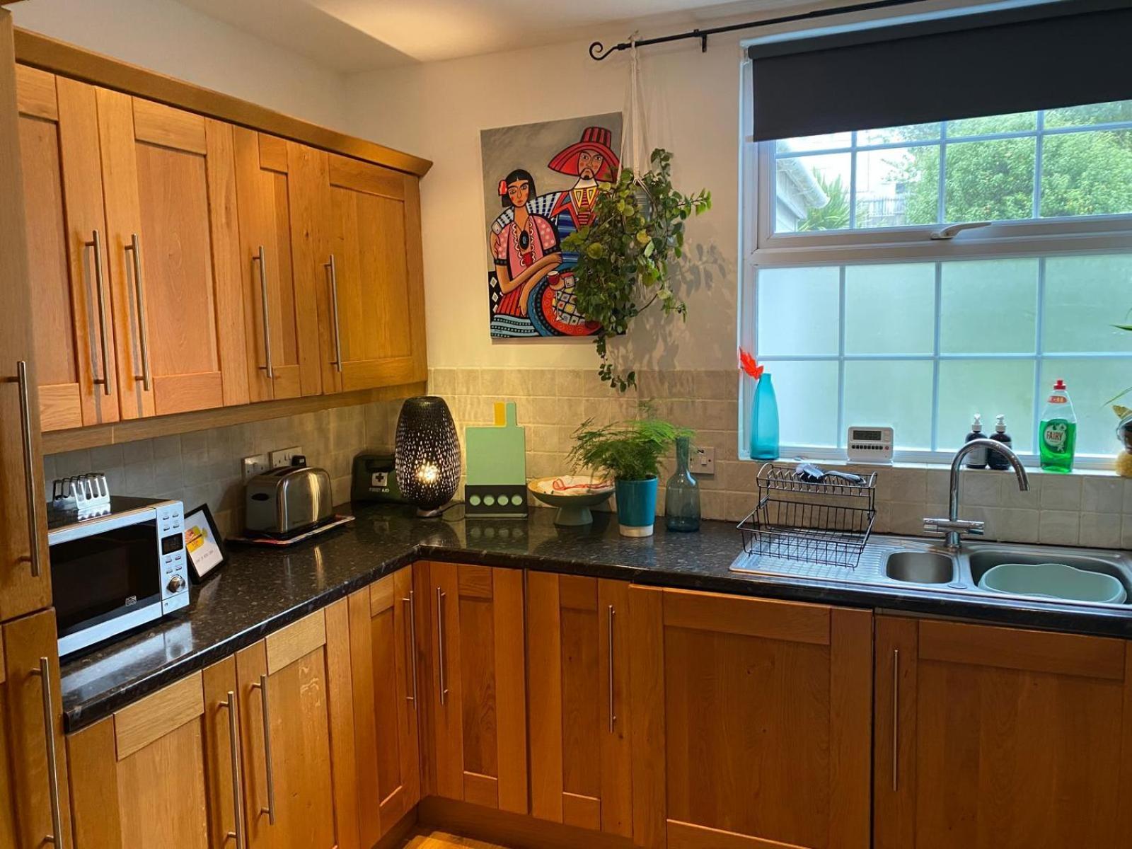 True Colours Apartment In Central Location 班戈北爱尔兰 外观 照片