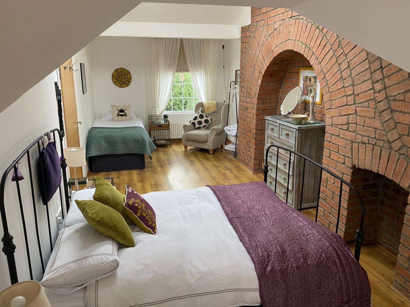 True Colours Apartment In Central Location 班戈北爱尔兰 外观 照片