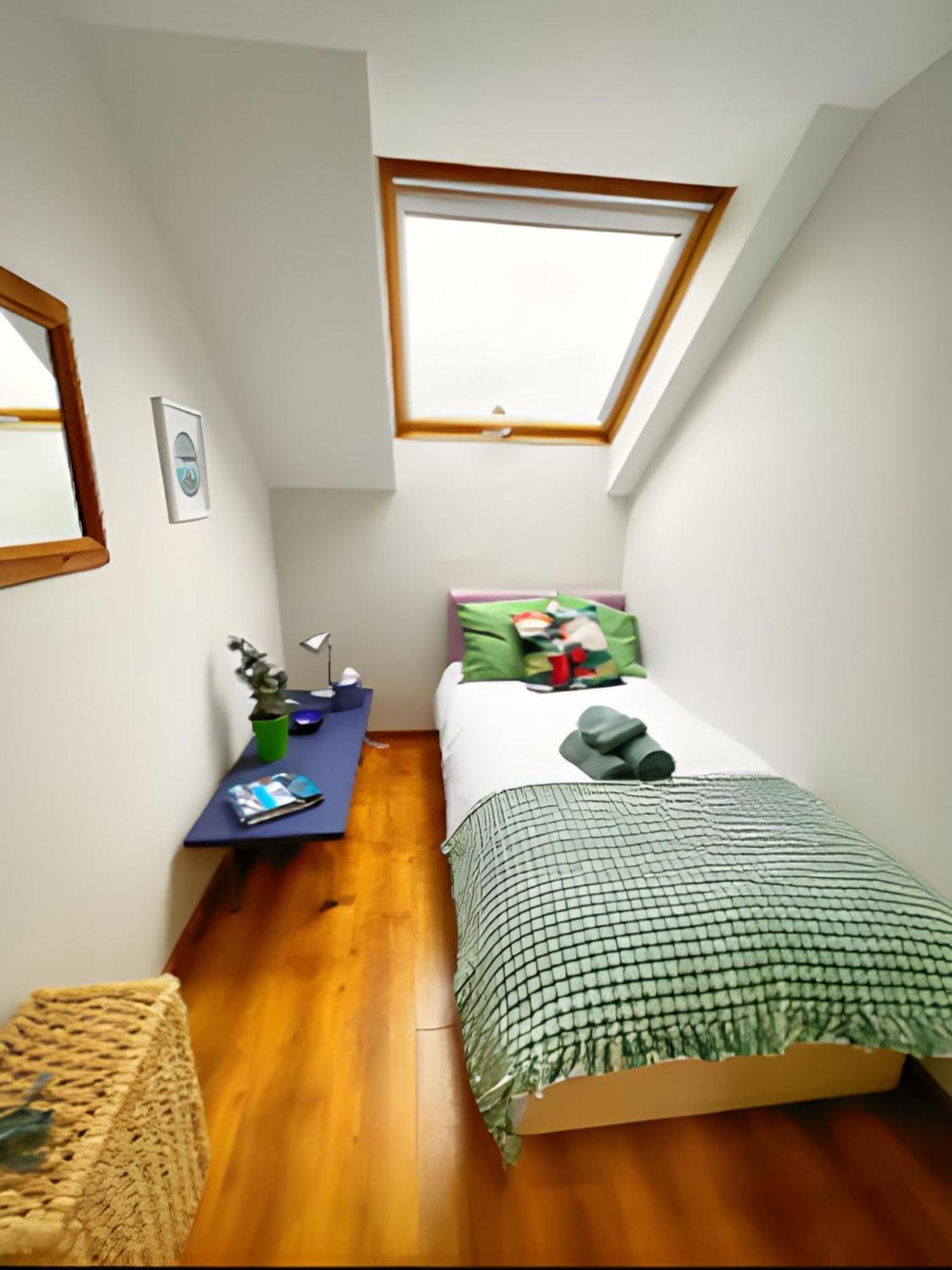 True Colours Apartment In Central Location 班戈北爱尔兰 外观 照片