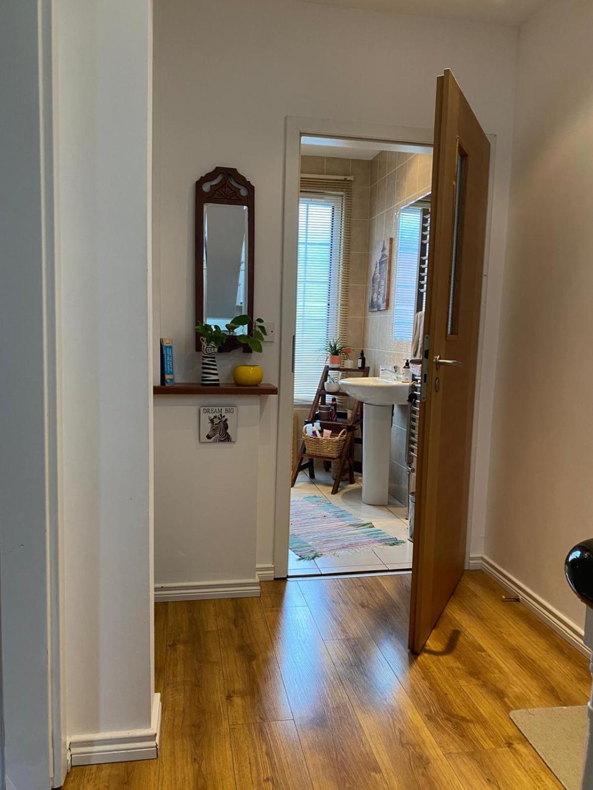 True Colours Apartment In Central Location 班戈北爱尔兰 外观 照片