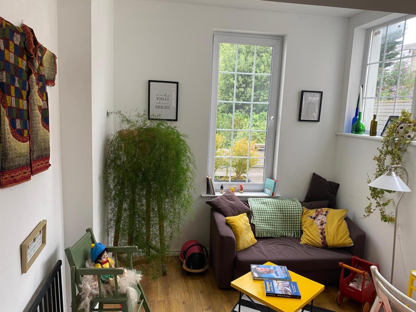 True Colours Apartment In Central Location 班戈北爱尔兰 外观 照片